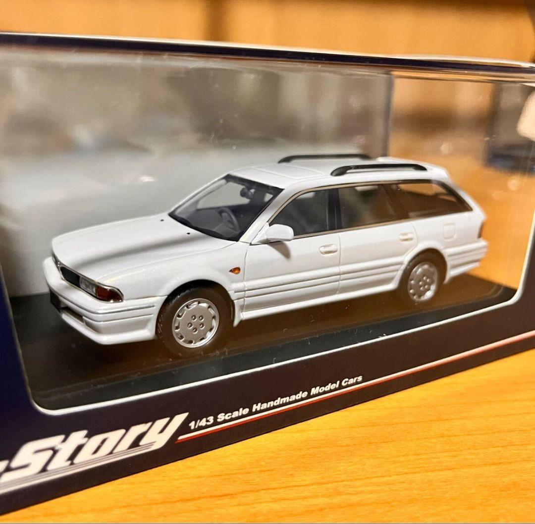 1/43スケール ホワイトF10ディアマンテワゴン