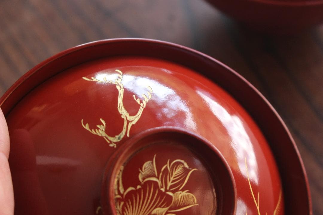 時代朱漆に優美な牡丹沈金の映えるお椀2点（検輪島塗沈金椀 - メルカリ
