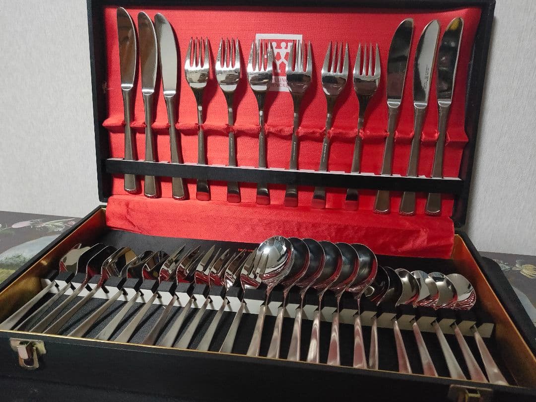 Zwilling J.A. Henckels カトラリーセット36本 廃盤品 ZWILLING J.A. HENCKELS カトラリーセット ヘンケルス - メルカリ