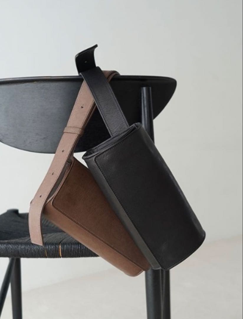 エトレ⭐︎ETRE TOKYO⭐︎ ディアスキンボディーバッグ⭐︎ブラック