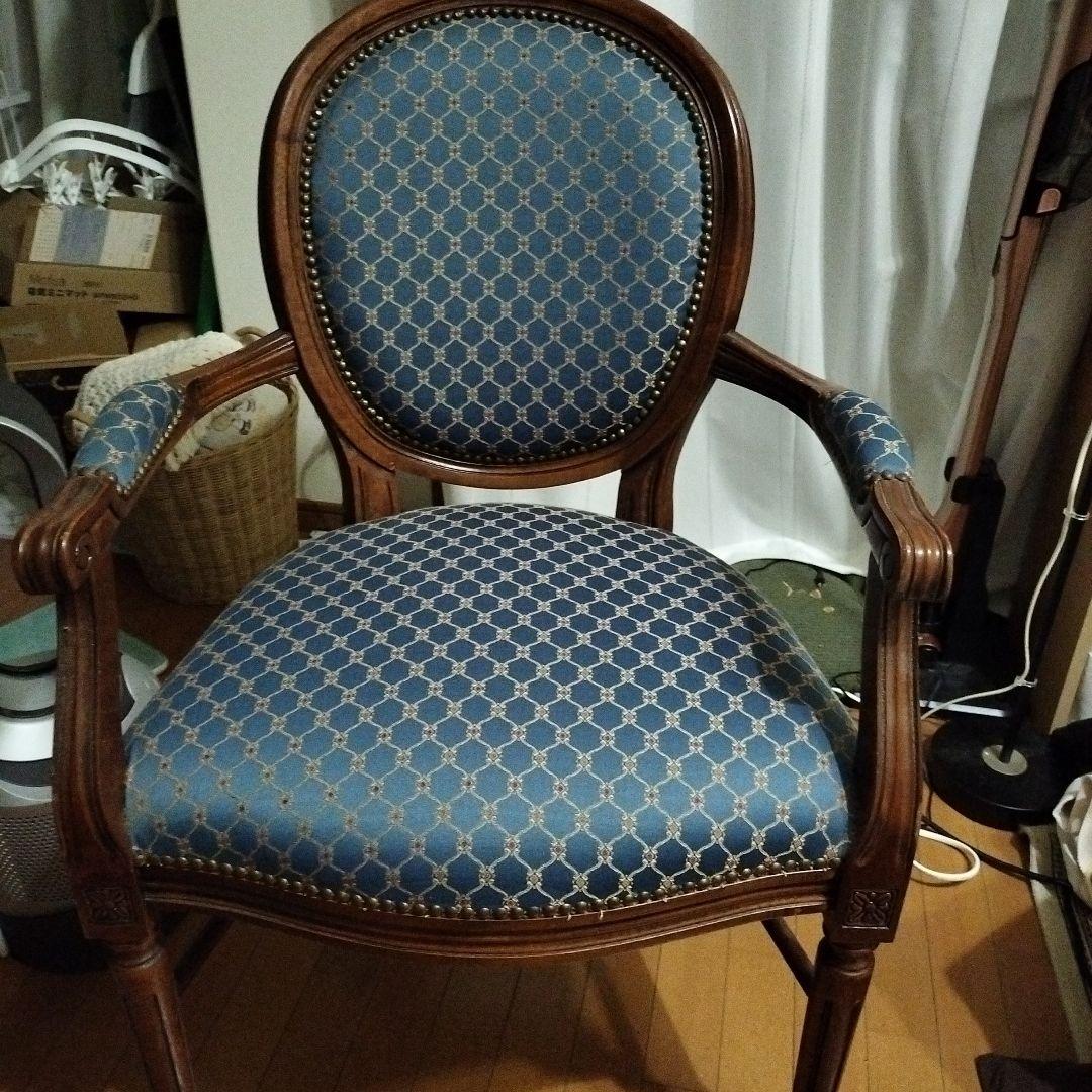 クラシックスタイル 椅子 青と金の模様