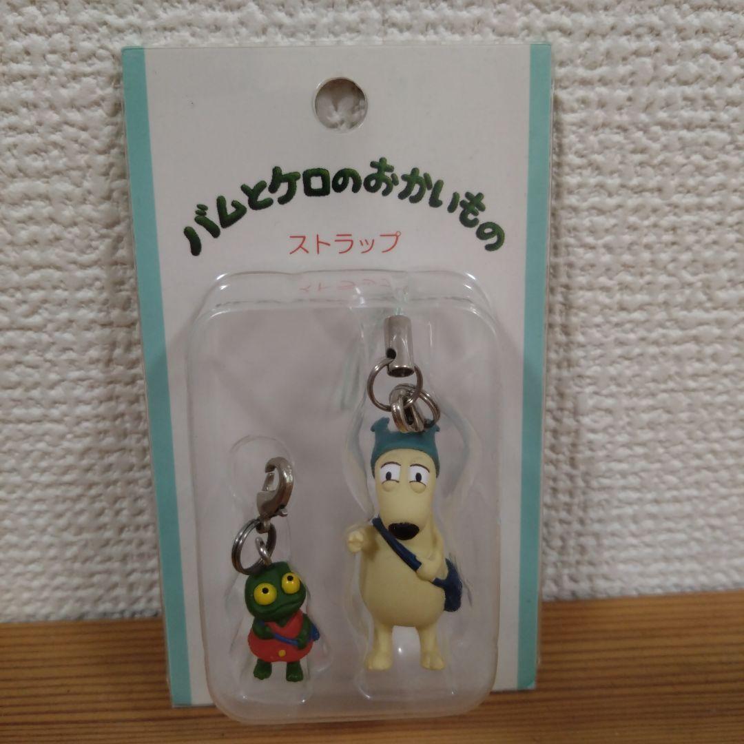 バムとケロのおかいものストラップ - メルカリ