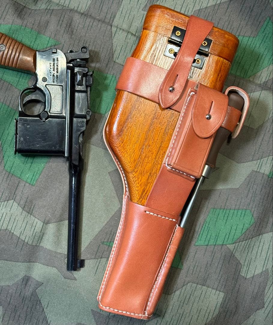 ❶ドイツ軍 モーゼルM712用木製ホルスター&ホルダーとクリーニング工具★複製品