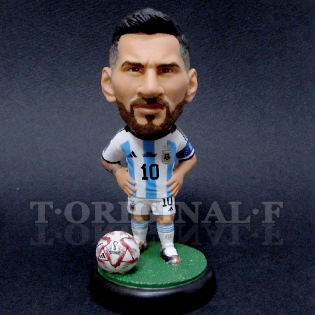 【オリジナルフィギュア】検) メッシ ワールドカップ2022 優勝&MVPver メッシが着ていた黒いアレは？ 優勝トロフィー掲げる姿に注目 | 毎日新聞