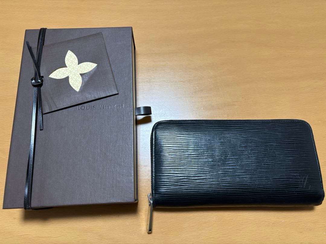 Louis Vuitton エピ　ジッピー・ウォレット　黒
