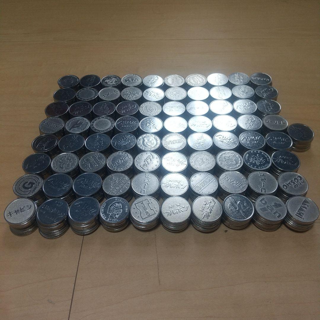 パチスロメダル25π800枚.ドル箱.メダルカップ2個 - メルカリ