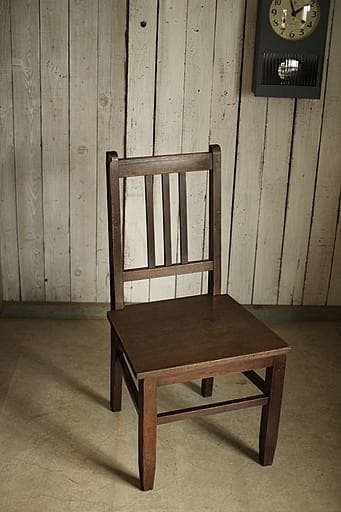 古く味のある木製の椅子　チェア　古道具　古家具
