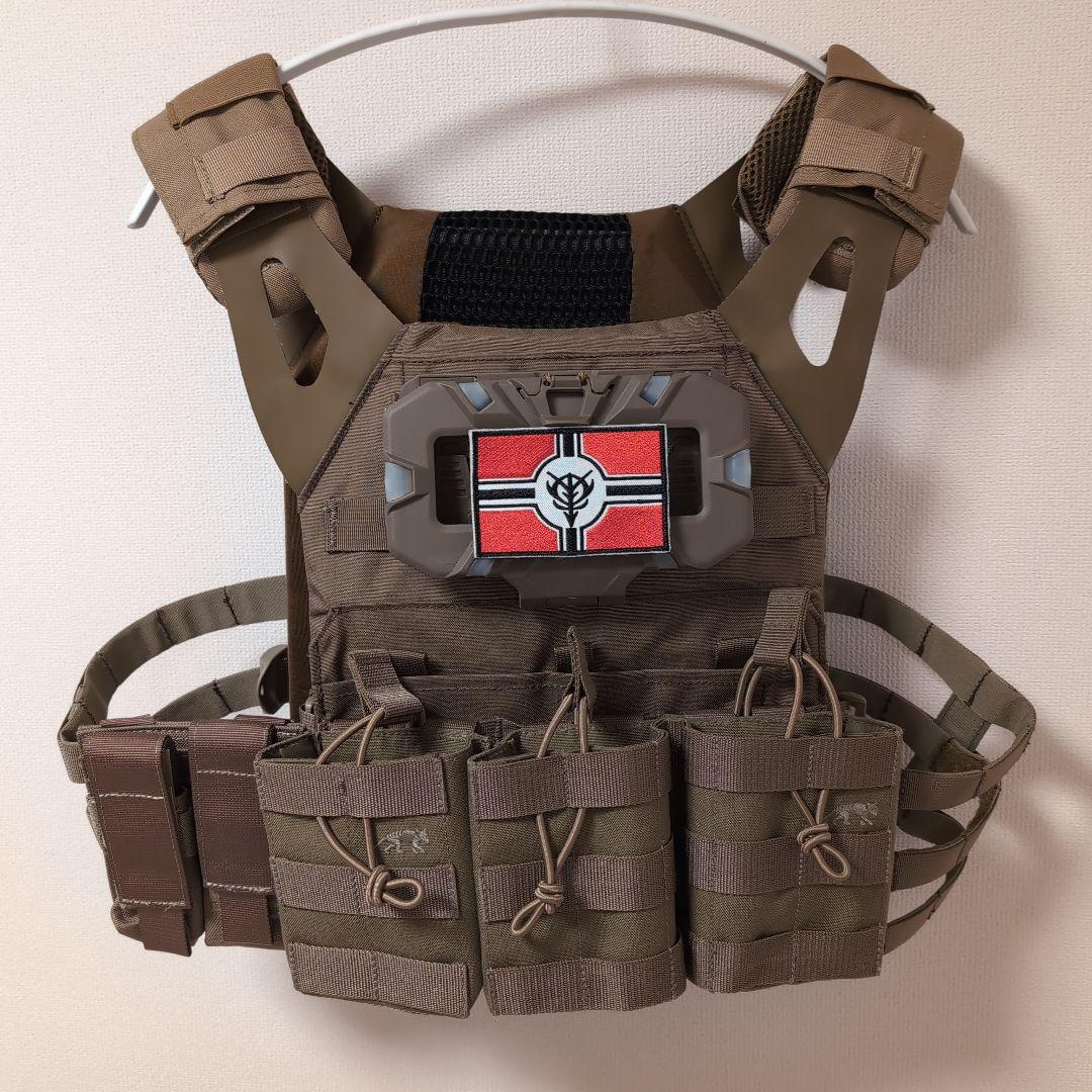 EmersonGear　プレートキャリア　タスマニアンタイガーマグポーチ