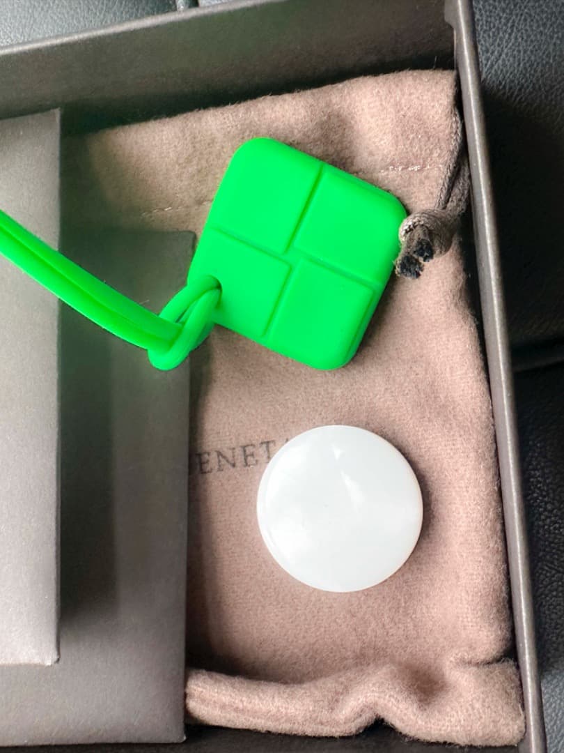 BOTTEGA VENETA イントレチャートラバーシリコンAirTag ケース - メルカリ