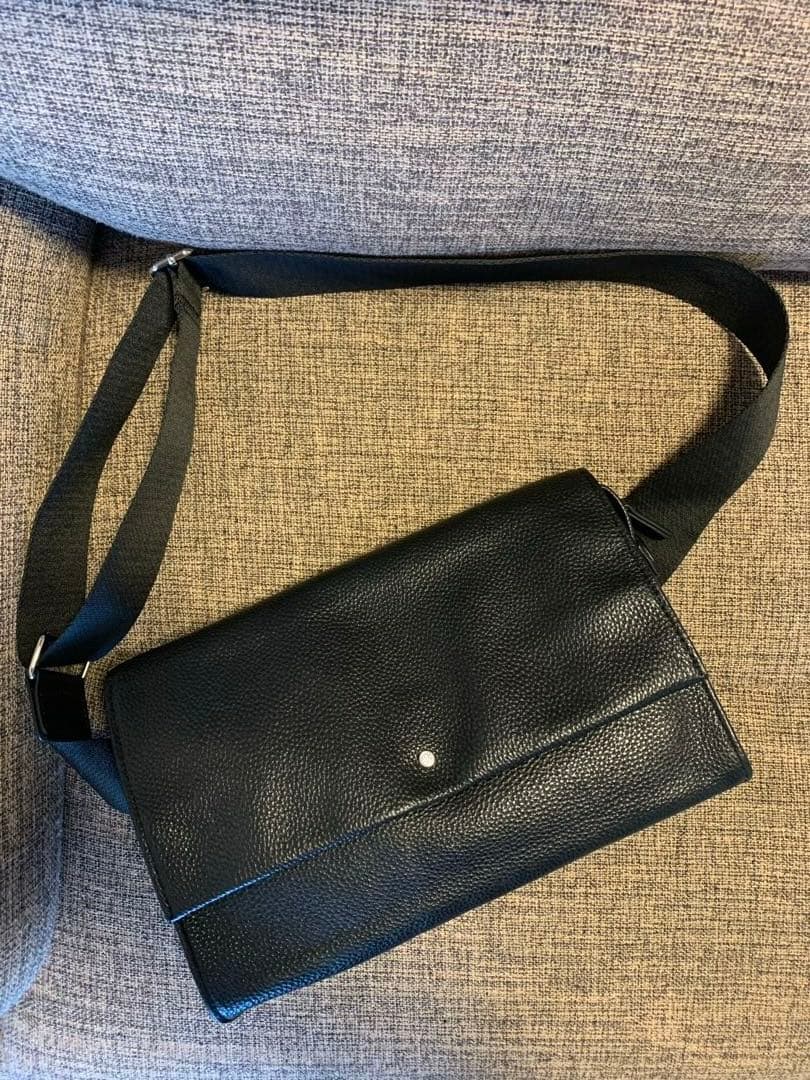 ear ブラック ショルダーバッグ