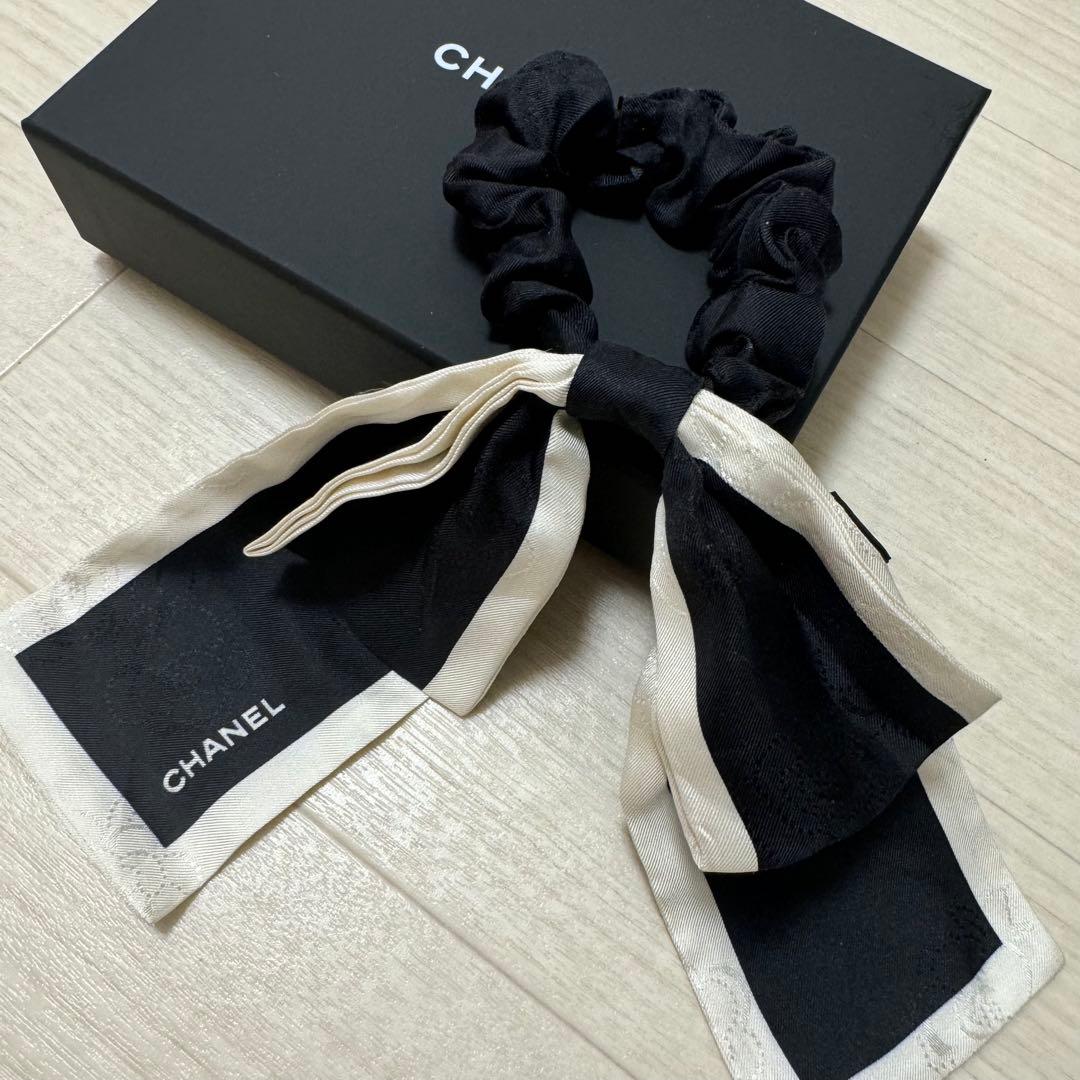 未使用☆正規品　CHANEL シャネル　リボン　ヘアアクセサリー　シュシュ　黒白