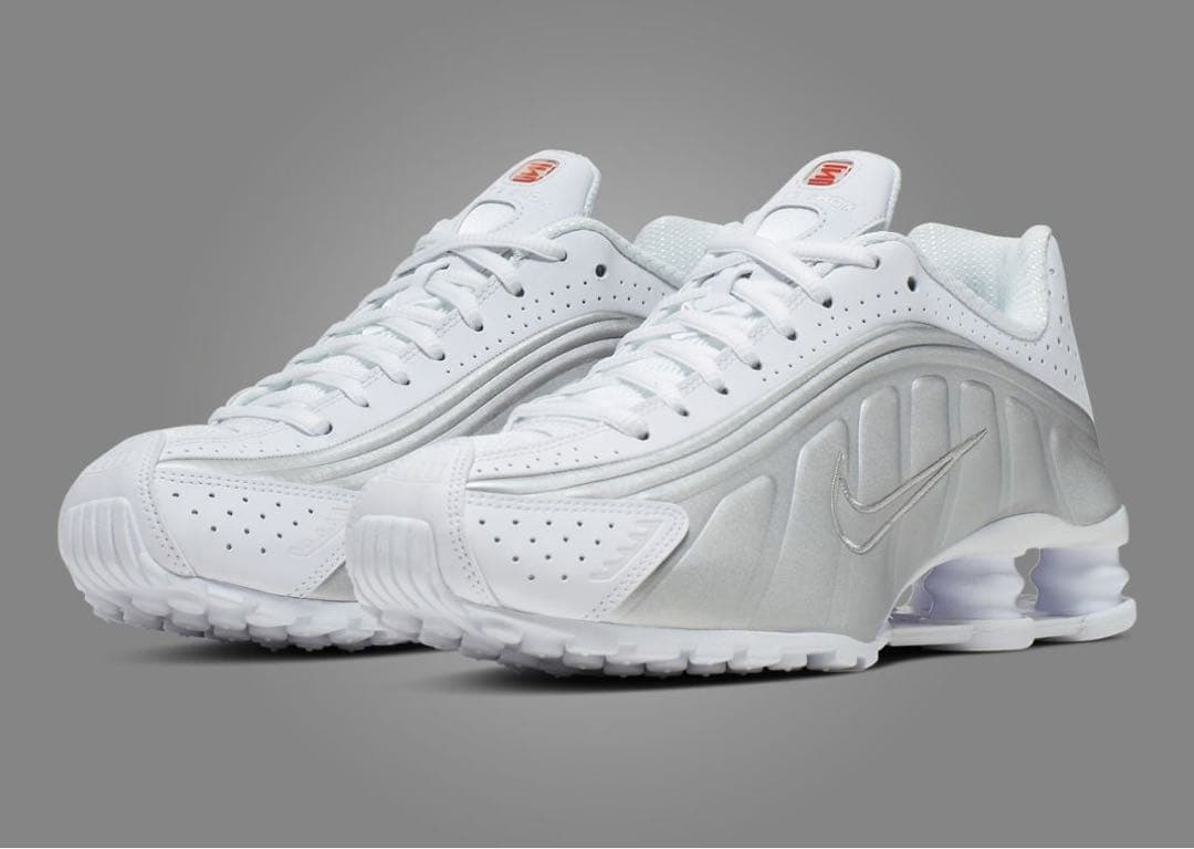 靴 Nike Shox R4 llic Silver/White 29cm Nike Shox R4 Men's Shoes. Nike.com