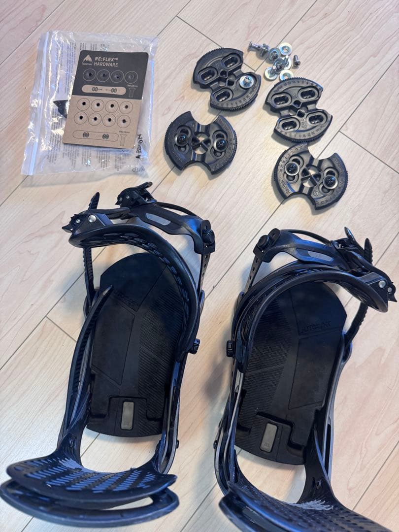 GENESIS xブラック スノーボードビンディング