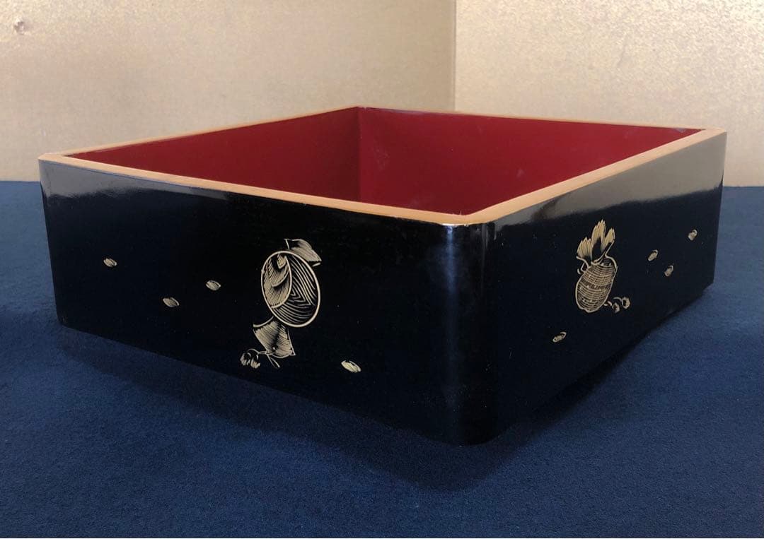 《R》黒内朱 沈金宝尽し 四段重 替蓋 重台付 木箱 251204お3