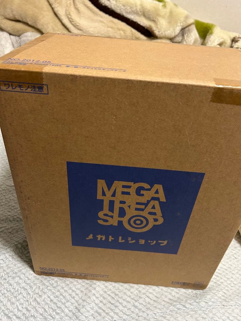 真紅眼の黒竜 遊戯王フィギュア 新品、未開封 遊戯王』より「真紅眼の黒竜」が彩色を一新し再登場！全高325mmの大