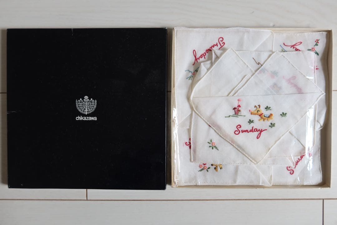 新品未使用 訳あり chikazawa 近沢レース 曜日刺繍ハンカチ 7枚セット