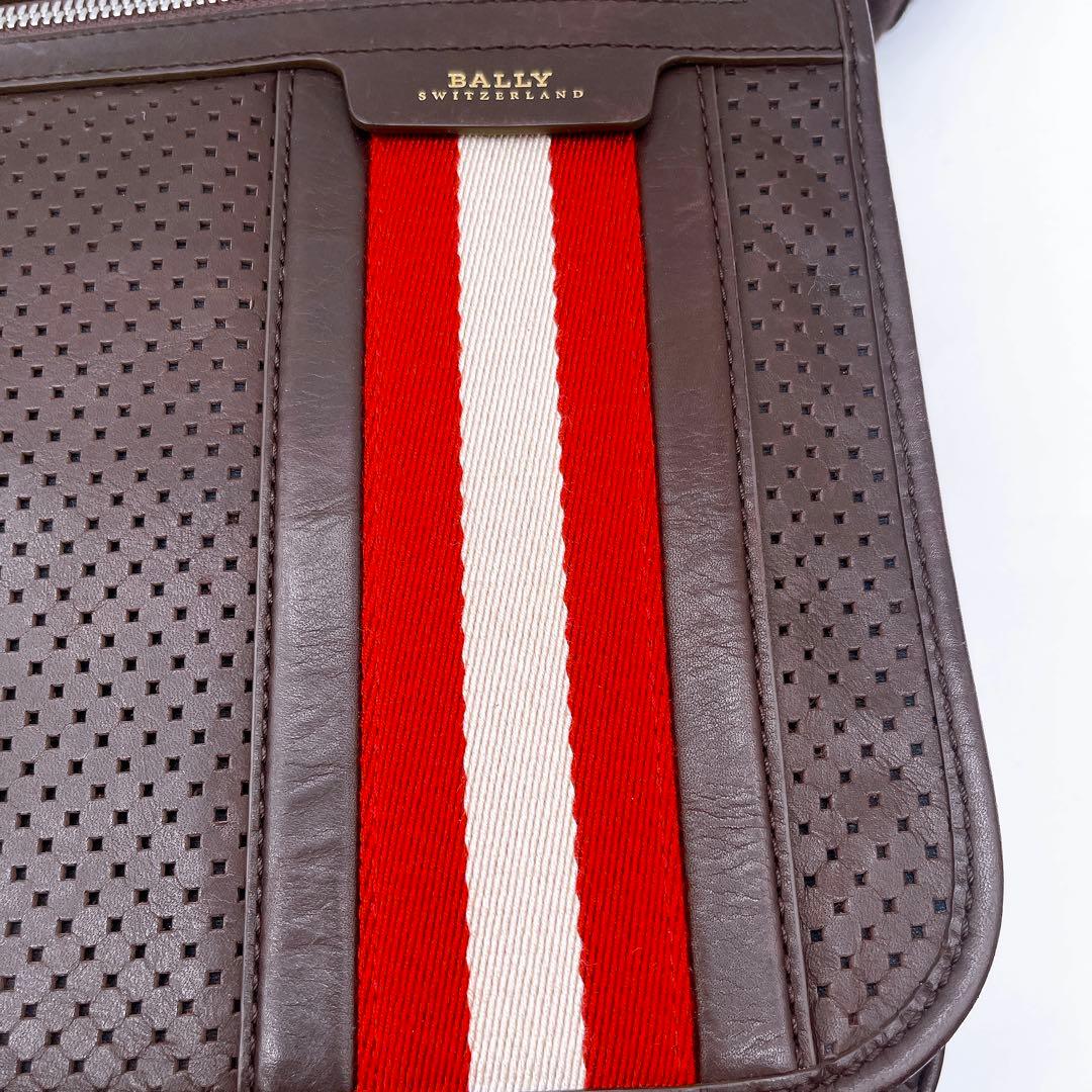 美品✨【バリー】メッセンジャーバッグ ショルダーバッグ パンチング