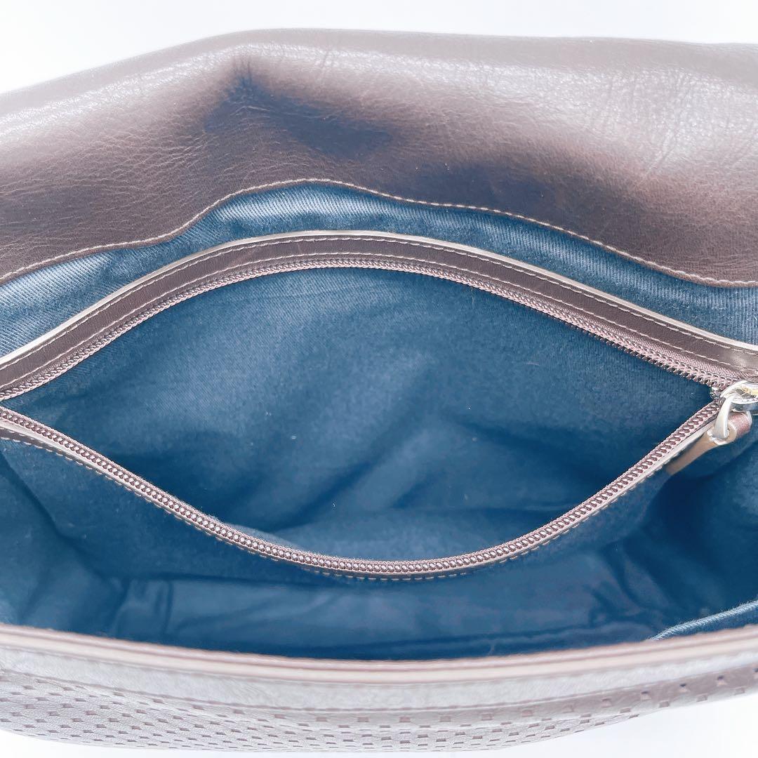 美品✨【バリー】メッセンジャーバッグ ショルダーバッグ パンチング