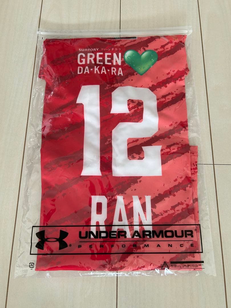 髙橋藍　サントリーサンバーズ　オーセンユニ 📸✨ 汗拭いてるだけなんですけど 絵になってますね #高橋藍 選手