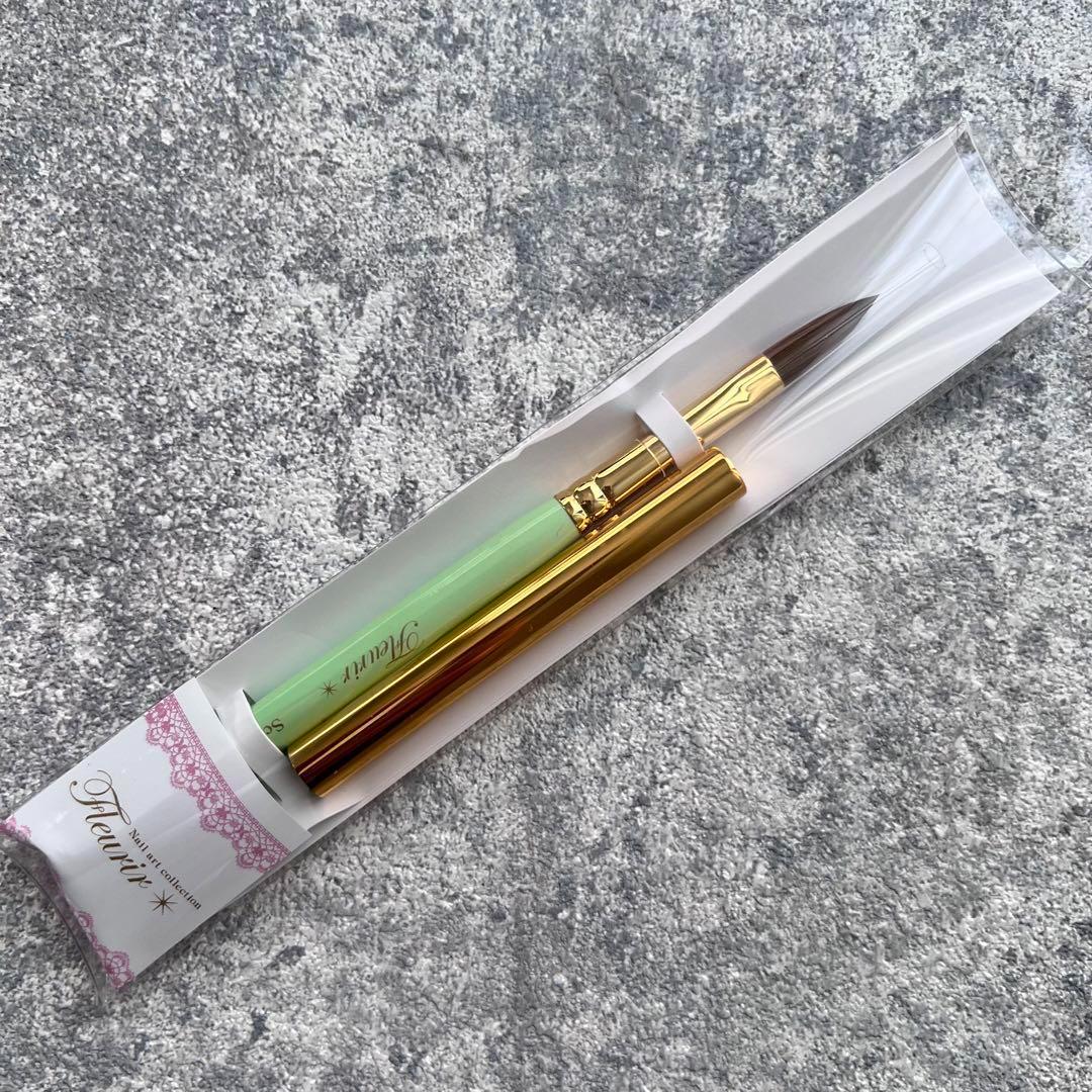 新品 フルーリア　スカルプチュアブラシ　グリーン