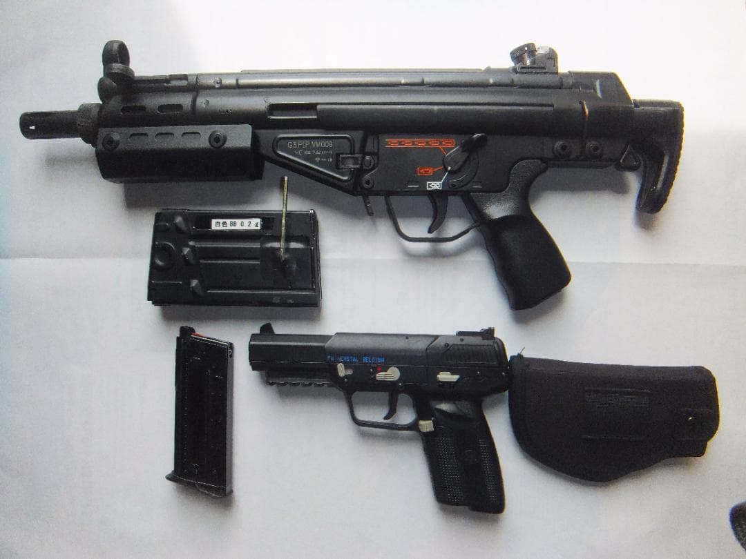 マルイ電動ガンG3SASHCとマルシンCO2ガスブローバクハンドガンFN5-7