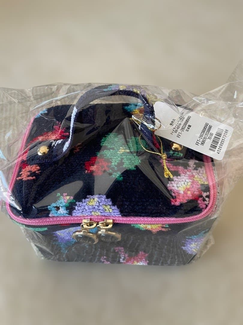 神崎恵×フェイラーコラボレーションファンキーフォーチュンバニティ