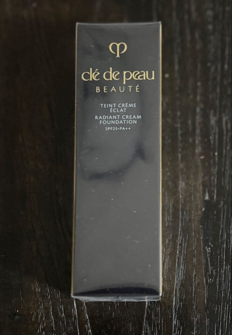 資生堂 クレドポーボーテ タンクレームエクラｎ　オークル10