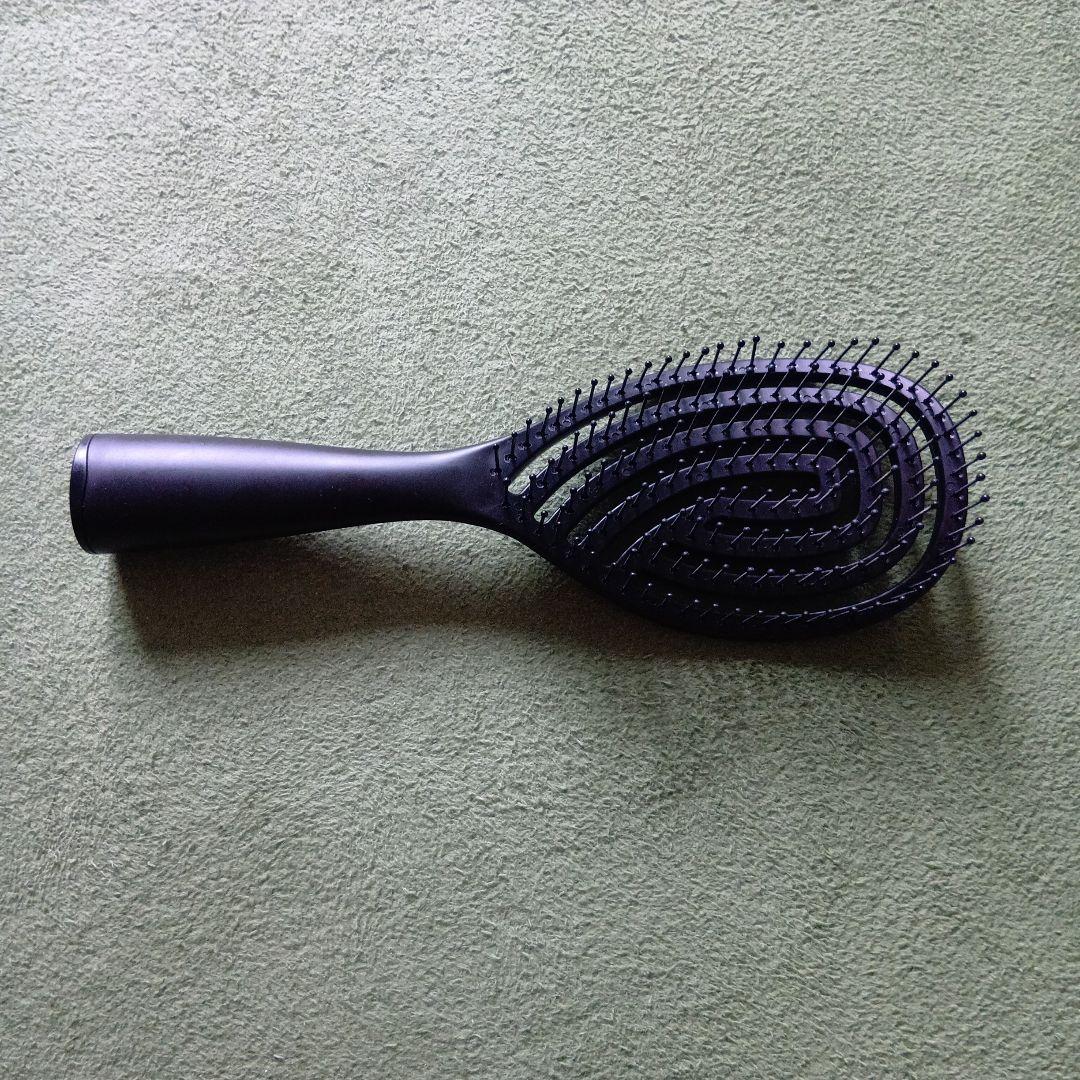 スパイラルデザイン ヘアブラシ 黒