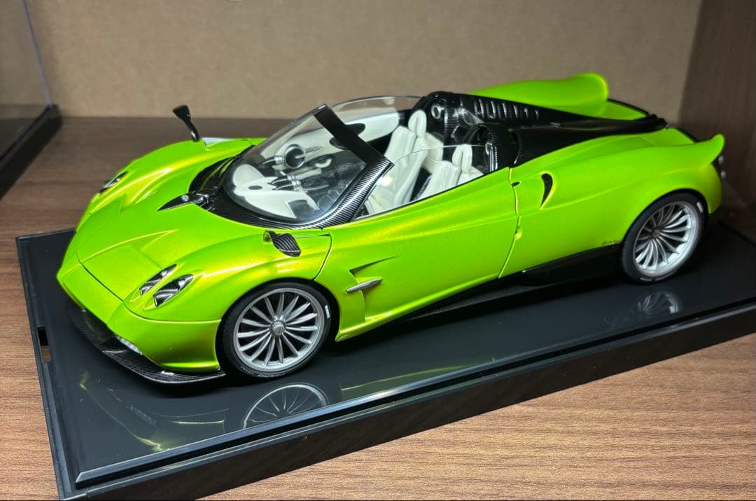 AUTOart パガーニ　ウアイラ　1:18