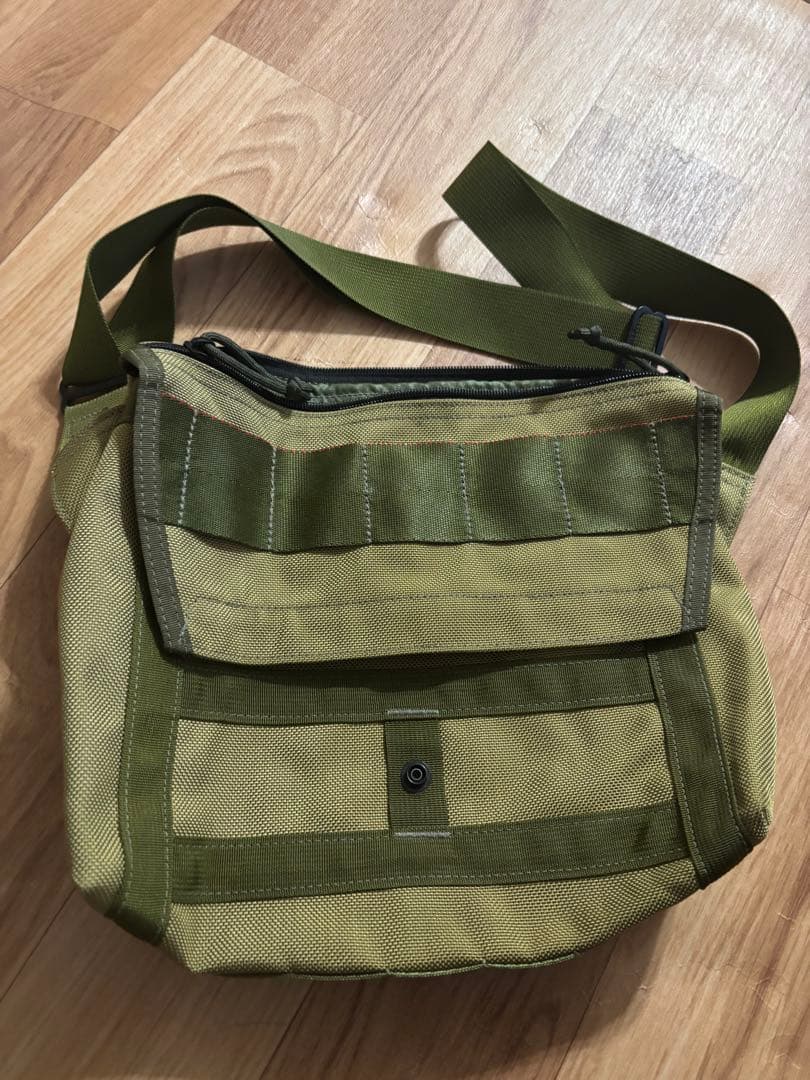 ブリーフィング　メッセンジャーバッグ