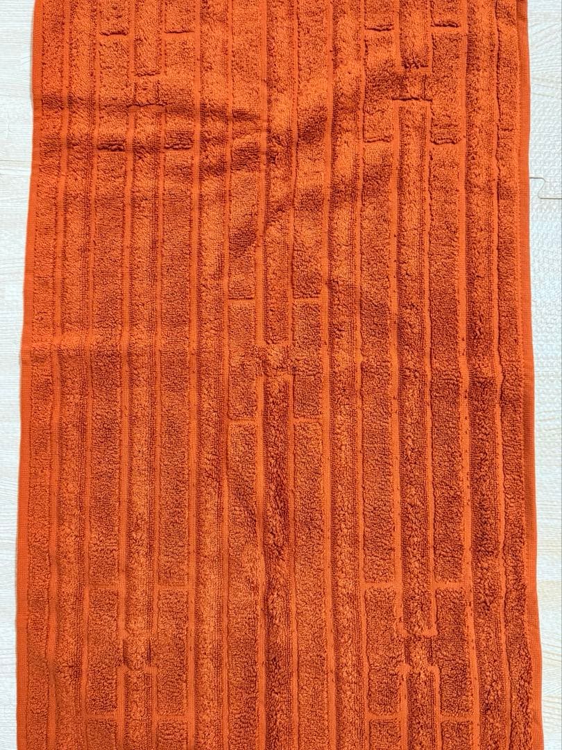 エルメス（HERMES）のHロゴ入りデザインのオレンジ色のコットン