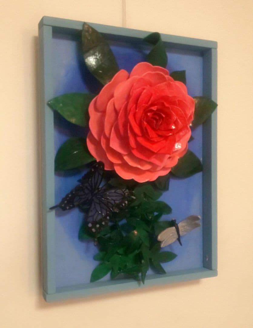 ボタンと近寄る昆虫