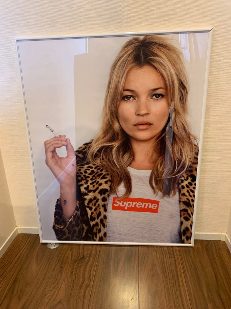 supreme シュプリーム ケイトモス ポスター 額装 - メルカリ