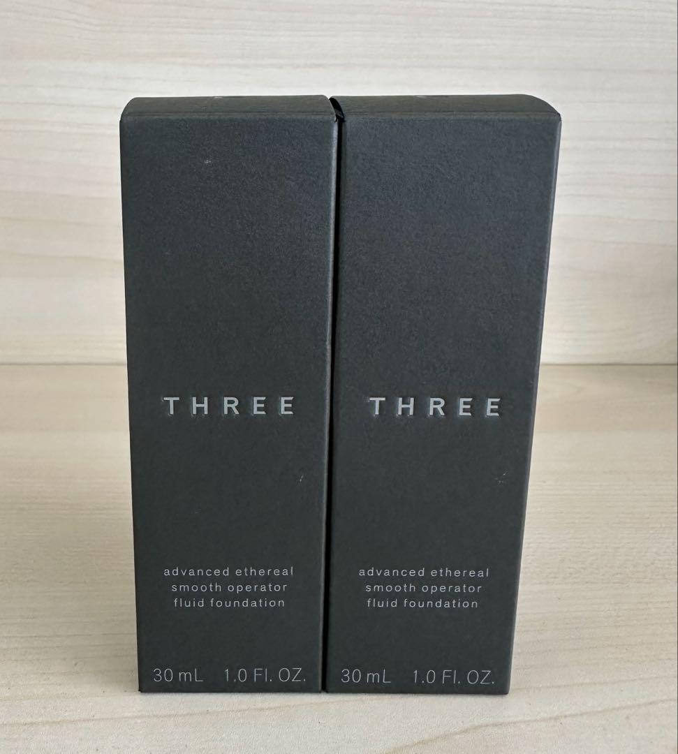THREE アドバンスドエシリアルスムースオペレーターフルイドファンデ 202