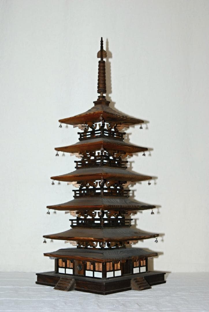 法隆寺　五重塔　孝心作　木製　焼板　高さ約46センチ