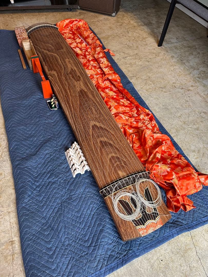 しろふー琴 13弦 付属品多数 並甲 すだれ彫 弦楽器 和楽器 琴柱