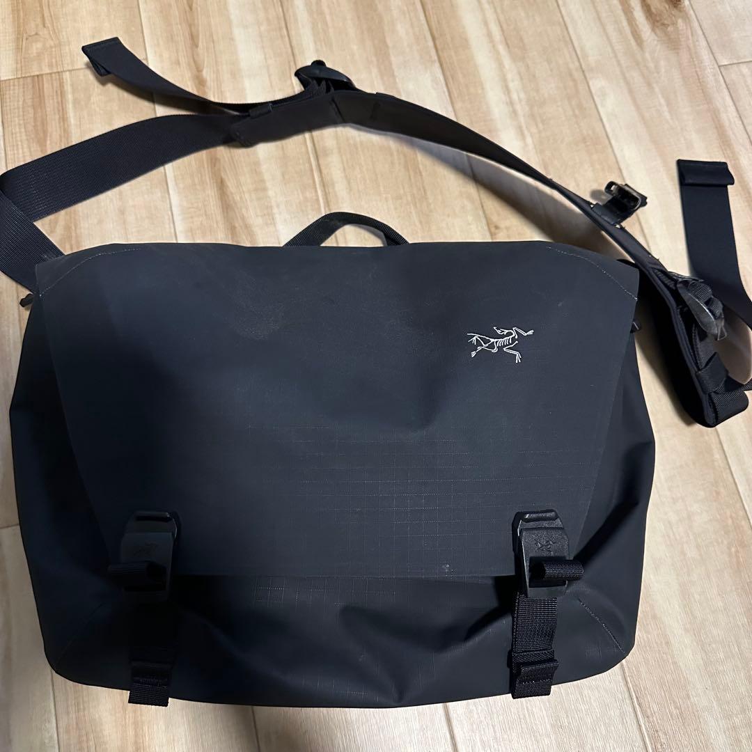 アークテリクス メッセンジャーバッグ 黒