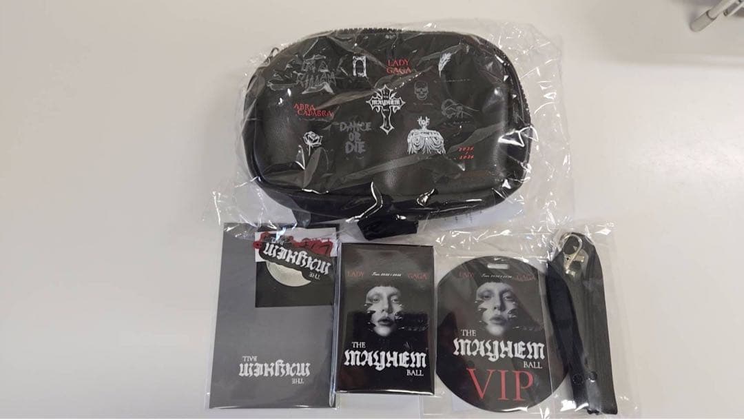 LADY GAGA☆THE MAYHEM BALL☆VIP Silver☆グッズ - メルカリ