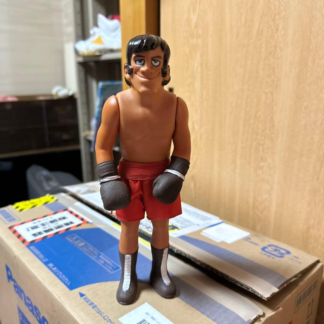 力石徹　ボクシングフィギュア 赤 短パン 約15cm