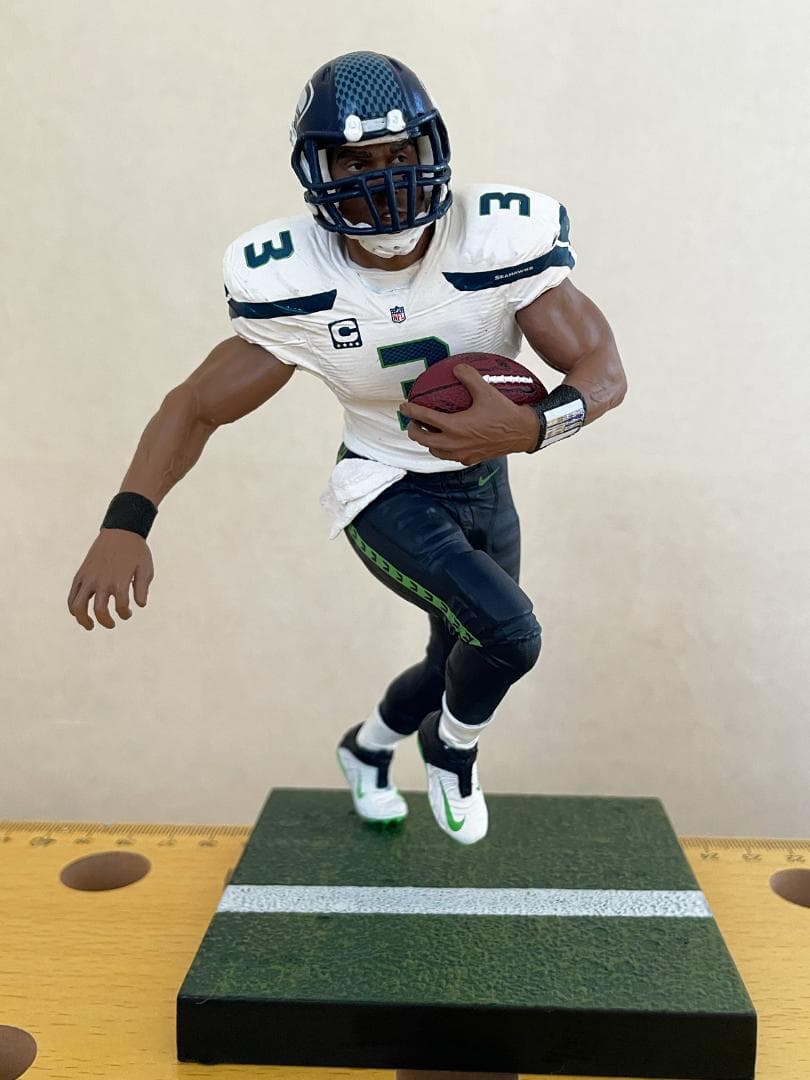 ラッセル・ウィルソン シアトル・シーホークス マクファーレン フィギュア ラッセル・ウィルソン シアトル・シーホークス マクファーレン