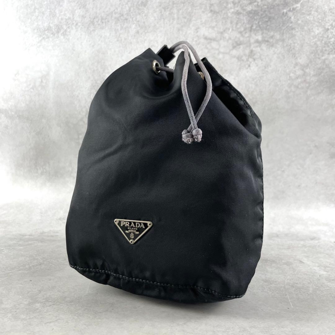 入手困難✨ プラダ 巾着 ポーチ ナイロン 三角ロゴ ブラック レディース
