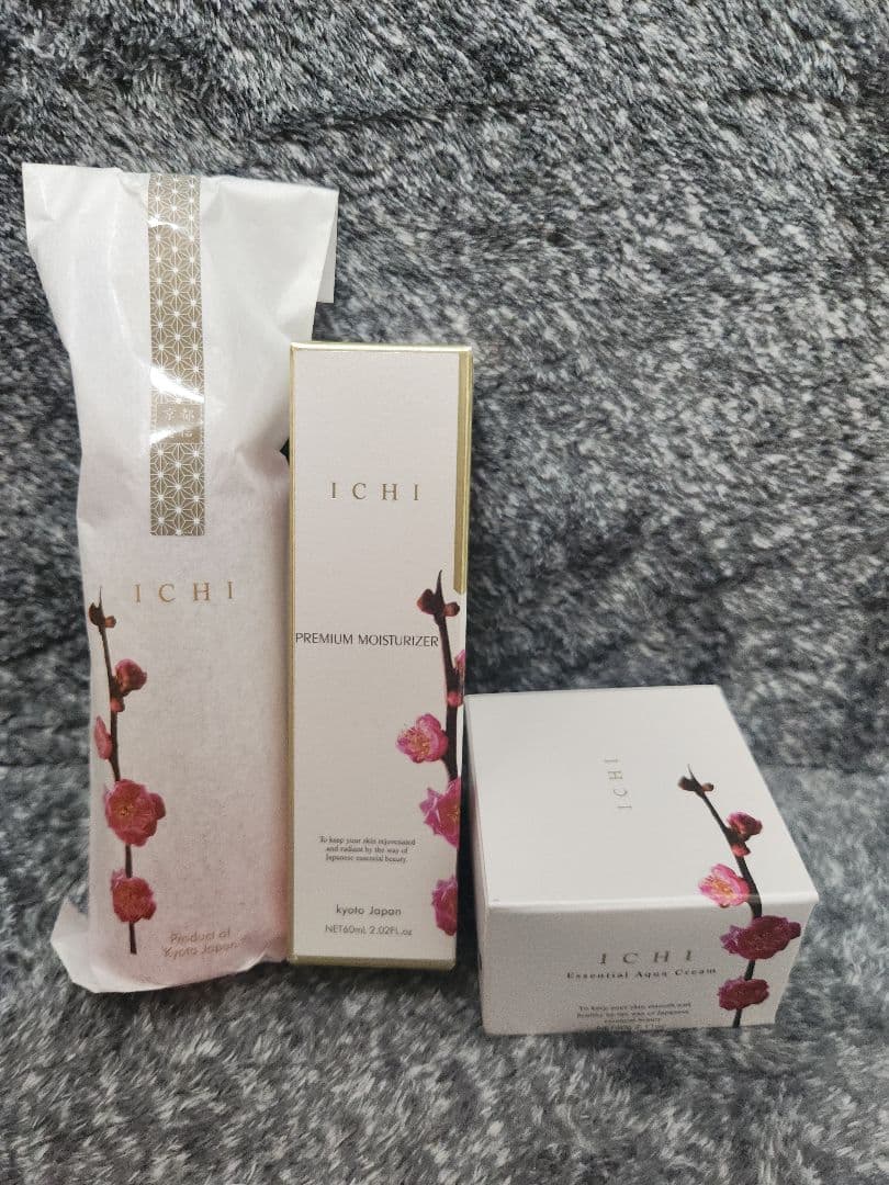 ICHIプレミアムクレンジングオイル・モイスチャライザー・エッセンシャルクリーム