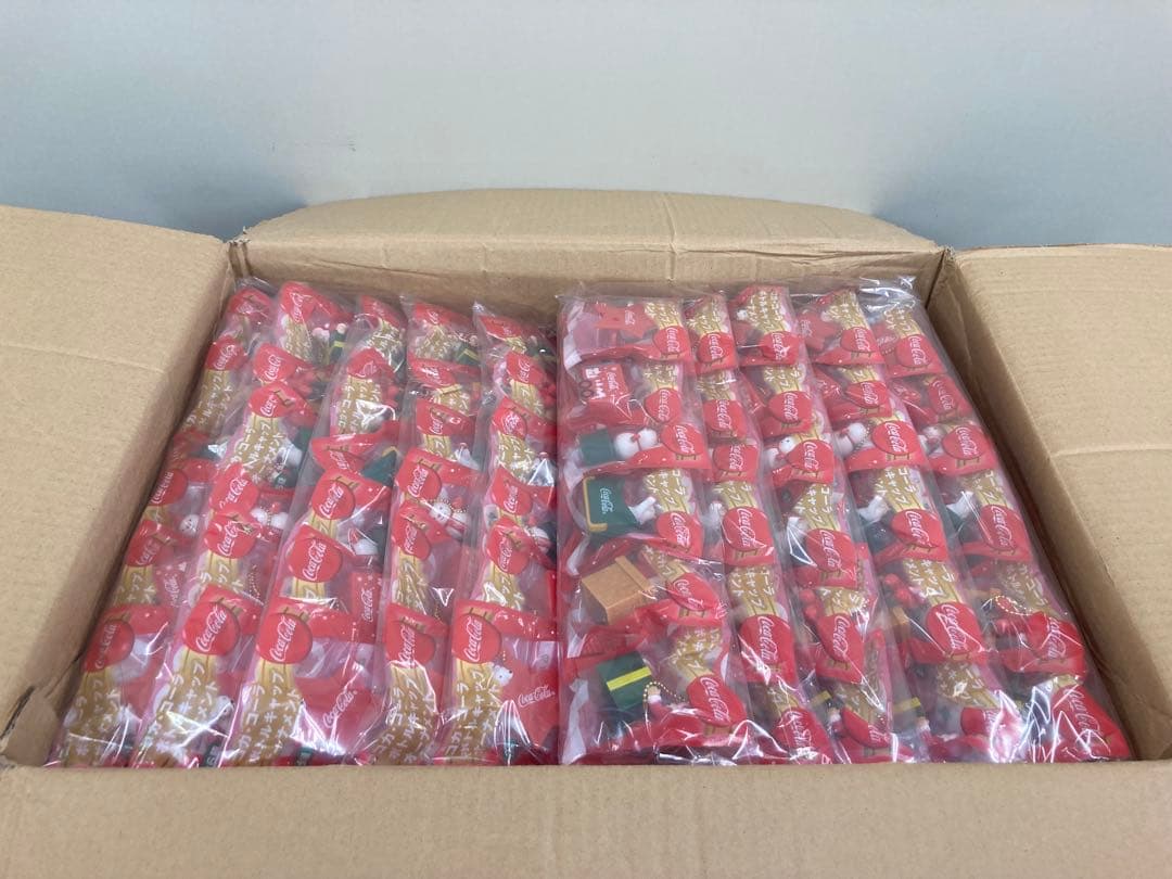 コカ・コーラ ボトルキャップオーナメント 300個　クリスマスチャーム クリスマスオーナメント🎄 スーパーで見つけた コカコーラの景品