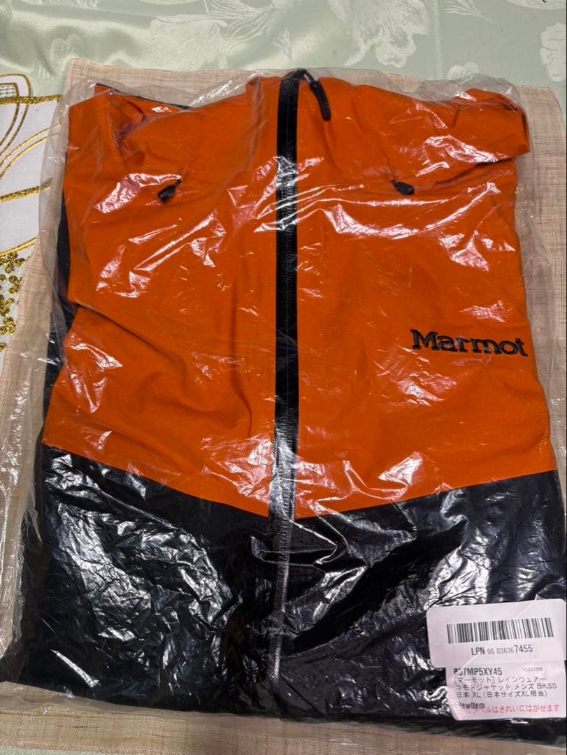 【新品未使用】Marmot マウンテンパーカー オレンジ/黒