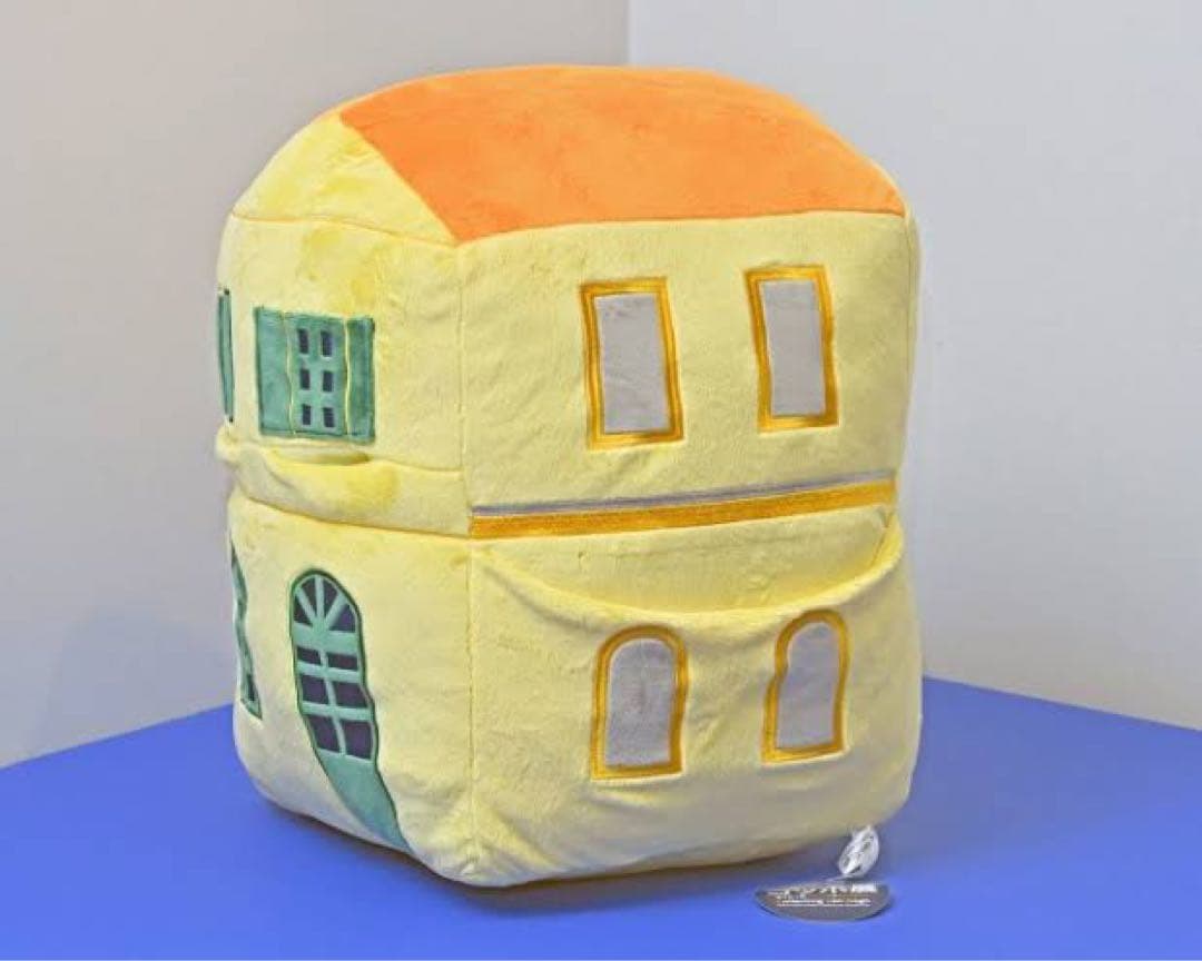 イエローハウスクッション　ゴッホ展　黄色い家　ぬいぐるみ アルルの黄色い家ぬいぐるみと同じく、糸杉クッションもヤッホー