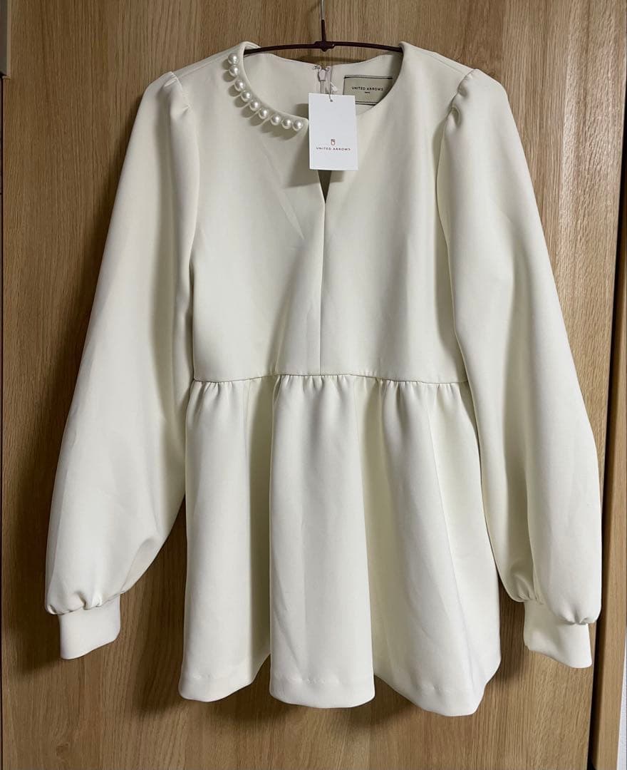 ユナイテッドアローズ　TOKYO パールモチーフトップス