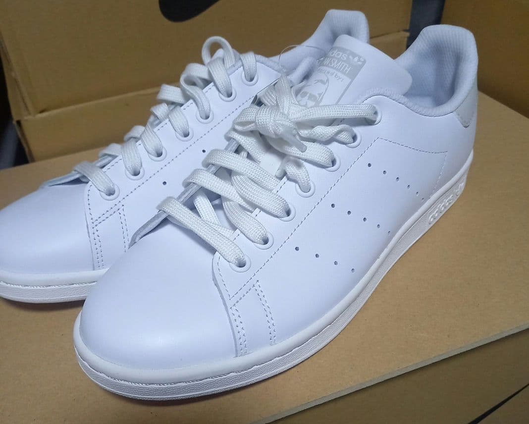 adidas Stan Smith ホワイト レザー ヒールはグレー