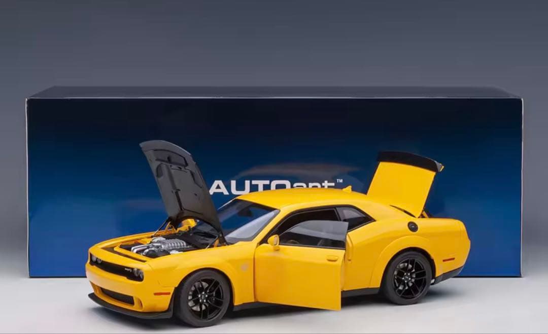 自動車 Dodge Challenger 1:18 diecast model car