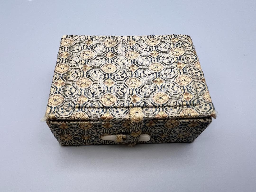 和田玉 双蝠 透かし彫り 元箱付 重量約22g - メルカリ