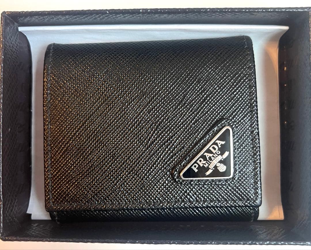 【未使用級】PRADA ケース 小銭入れ ブラック サフィアーノ　三角ロゴ